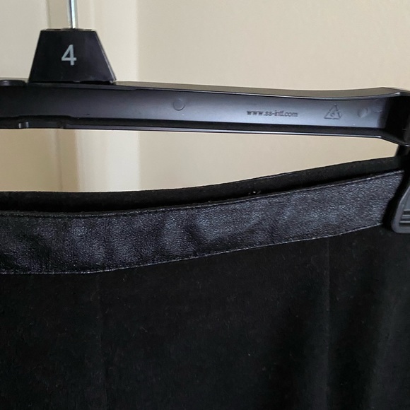 Vintage Black Faux Suede With Leather Trim Skirt by Casual Corner Annex. SZ 12 - Picture 4 of 8